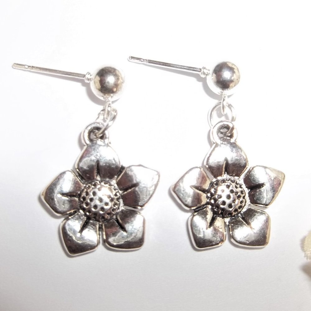 Silver Flower Earrings Post Stud Floral Minimalist Style Jewelry Gift Idea 7381
